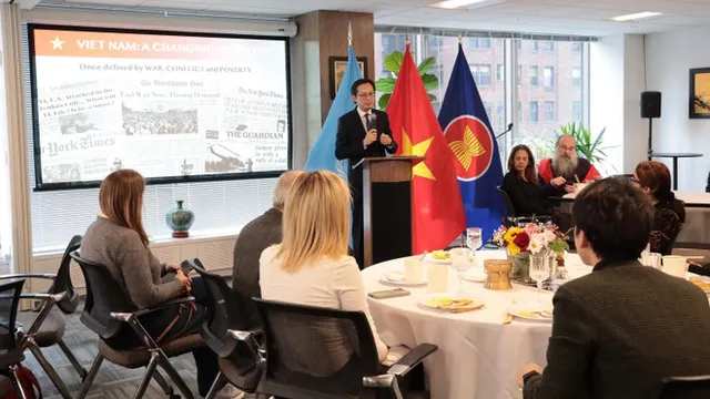 Ambassador briefs global media on coming Party Congress, diplomatic priorities - Ảnh 1.