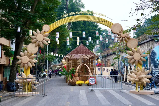 Chợ hoa Xuân Phố cổ đón Tết Bính Ngọ 2026: Quy mô mở rộng, nhiều hoạt động trải nghiệm hấp dẫn- Ảnh 1. Chợ hoa Xuân Phố cổ đón Tết Bính Ngọ 2026: Quy mô mở rộng, nhiều hoạt động trải nghiệm hấp dẫn- Ảnh 1.