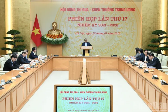 In Pictures: PM chairs the 17th Meeting of the Central Emulation and Commendation Council - Ảnh 3.