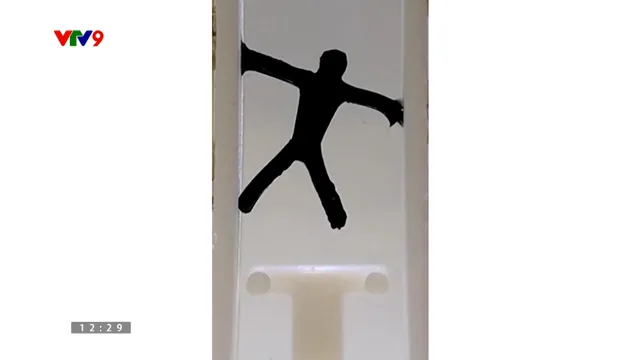 Robot biến hình đu dây, thay đổi hình dạng dưới biến động của điện trường