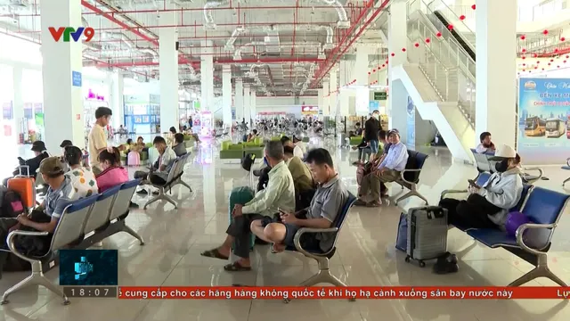 Người dân miền Trung về quê đón Tết