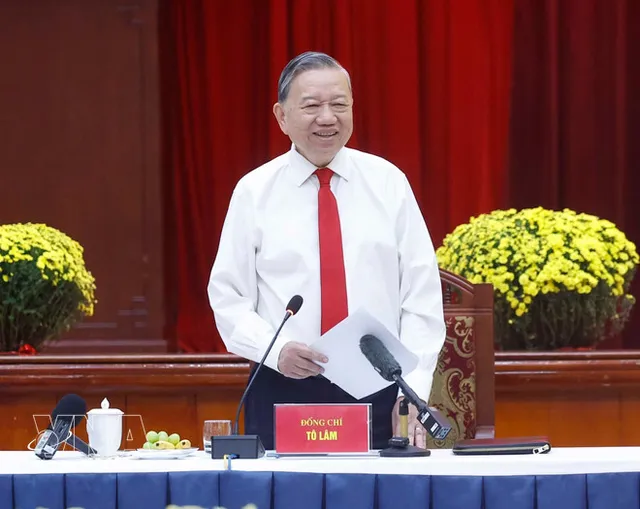 Party chief meets with Party Central Committees former members in southern localities - Ảnh 1.