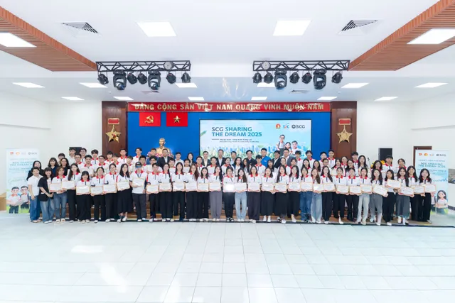 Reinforces Vietnam’s role as a regional rrowth hub - Ảnh 1.