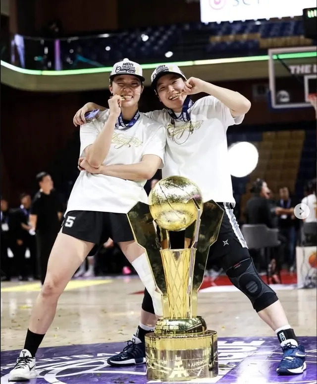 Ngôi sao Việt Nam vô địch bất bại tại giải bóng rổ nước ngoài- Ảnh 1.