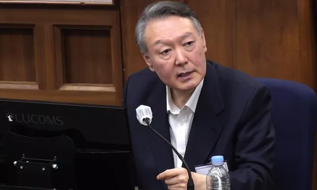 Kết án tù chung thân cựu Tổng thống Hàn Quốc Yoon Suk Yeol- Ảnh 1. Kết án tù chung thân cựu Tổng thống Hàn Quốc Yoon Suk Yeol- Ảnh 1.
