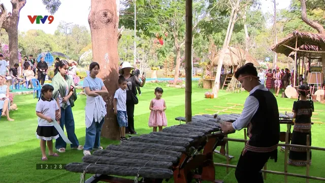 Trải nghiệm không gian văn hóa Tết của đồng bào S'Tiêng tại TP. Hồ Chí Minh