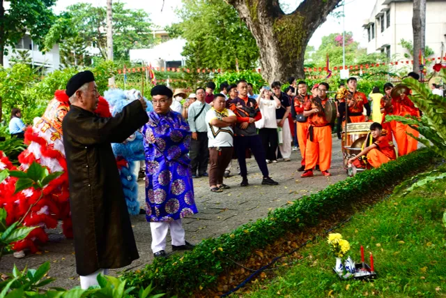 Người dân TP Hồ Chí Minh nô nức tham dự lễ Khai hạ - Cầu an - Ảnh 18.