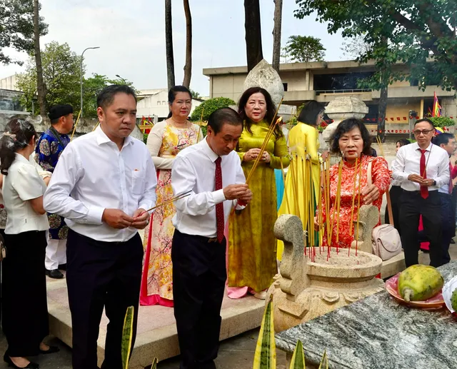 Người dân TP Hồ Chí Minh nô nức tham dự lễ Khai hạ - Cầu an - Ảnh 8.