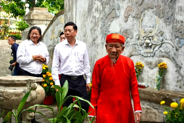 Người dân TP Hồ Chí Minh nô nức tham dự lễ Khai hạ - Cầu an - Ảnh 6.