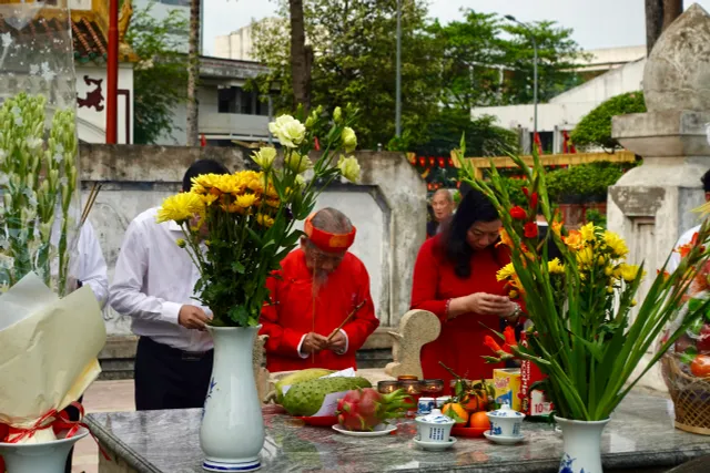 Người dân TP Hồ Chí Minh nô nức tham dự lễ Khai hạ - Cầu an - Ảnh 7.