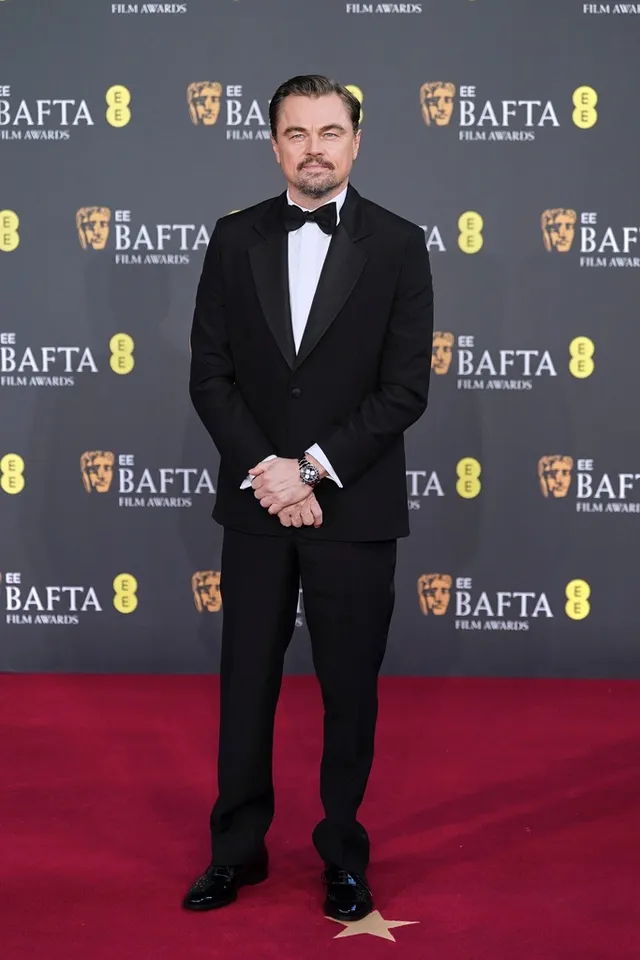 Dàn sao lộng lẫy đổ bộ thảm đỏ Lễ trao giải BAFTA 2026 - Ảnh 2.
