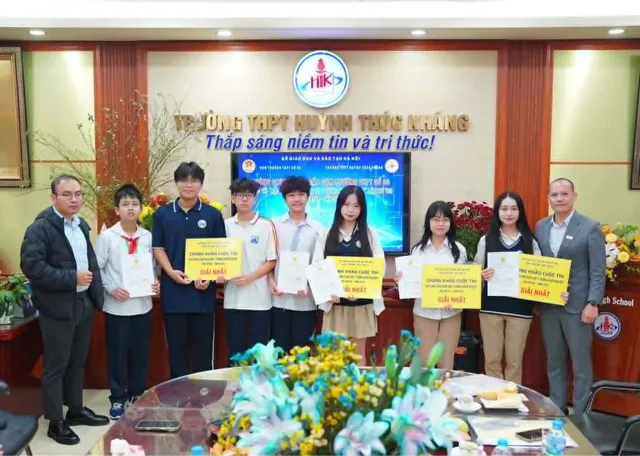 EcoBin: Khi học sinh lớp 11 dùng A.I "giải bài toán" rác thải gia đình