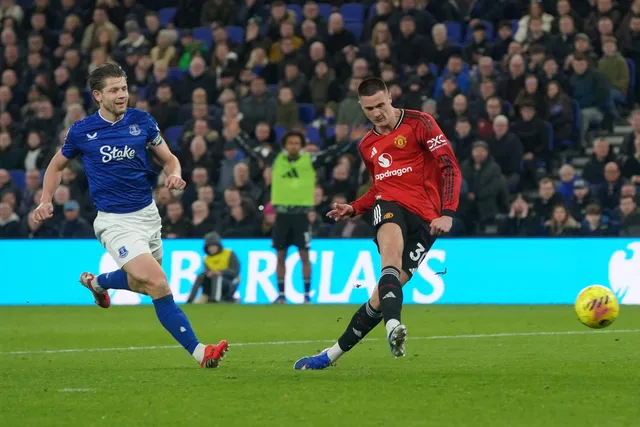 Đánh bại Everton, MU trở lại top 4 Ngoại hạng Anh- Ảnh 2. Đánh bại Everton, MU trở lại top 4 Ngoại hạng Anh- Ảnh 2.