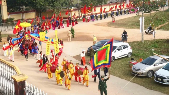Central region bursts into life in early spring - Ảnh 2.