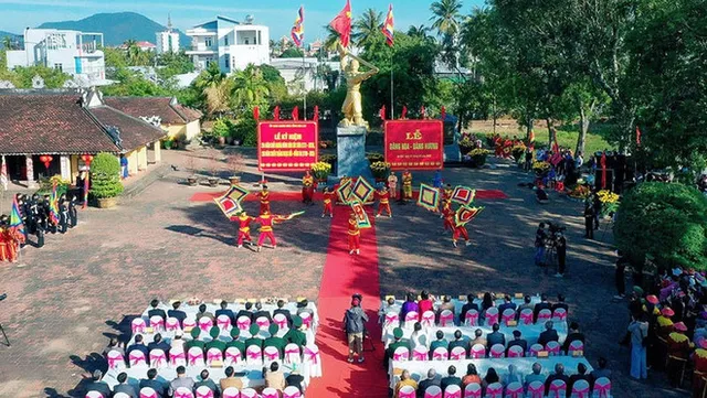 Central region bursts into life in early spring - Ảnh 1.