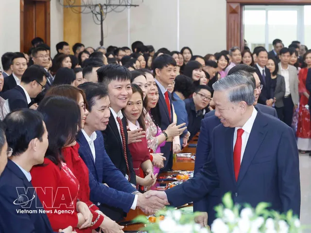 Top leader urges Party Central Committee’s Office to soon resume work after Tet break - Ảnh 1.