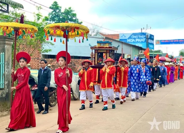 Central region bursts into life in early spring - Ảnh 3.