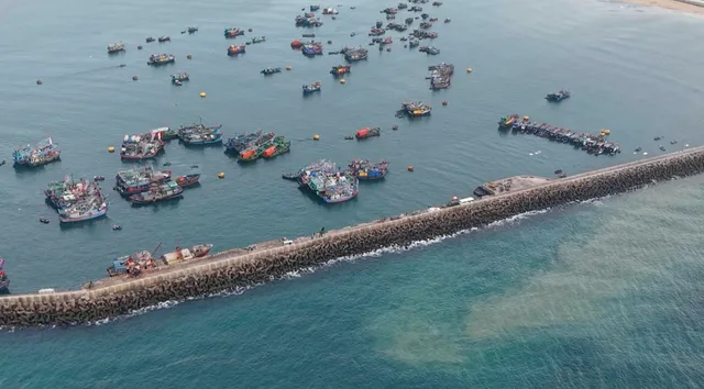 Journey Bringing Spring to the Frontline Islands - Ảnh 1.