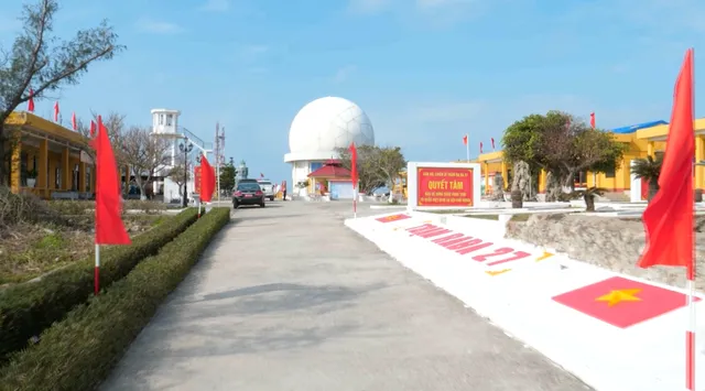 Journey Bringing Spring to the Frontline Islands - Ảnh 2.