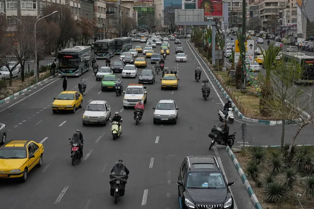 Người dân Iran lo lắng trước nguy cơ bùng phát xung đột- Ảnh 1. Người dân Iran lo lắng trước nguy cơ bùng phát xung đột- Ảnh 1.
