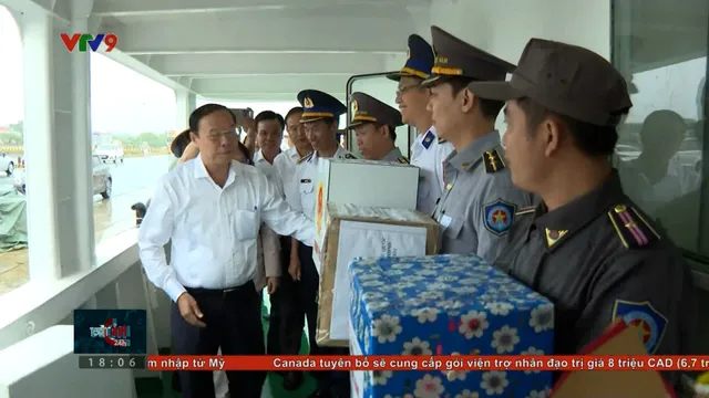 Đưa thùng phiếu đến cử tri trên biển