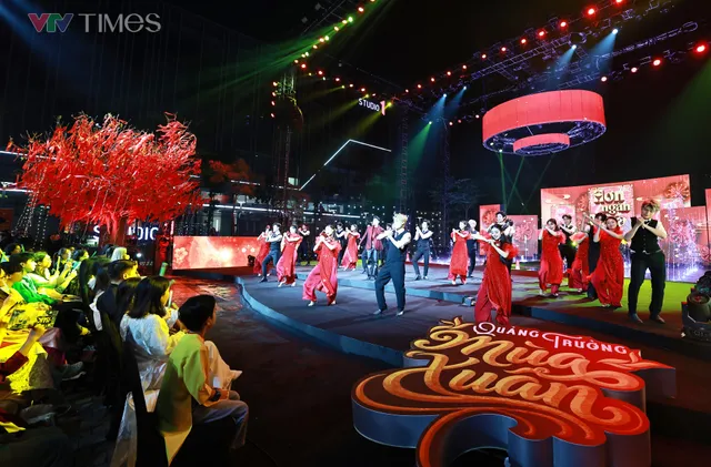 First Revealed Images  of ‘Spring Square’ Airing on VTV on Lunar New Year’s Eve - Ảnh 1.