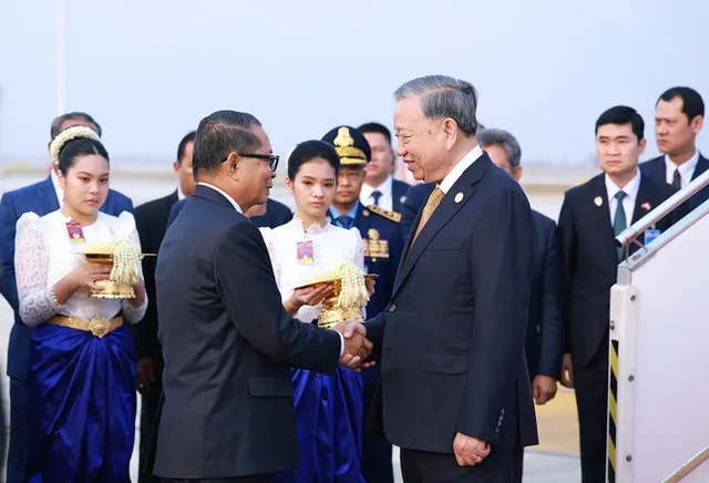 Party General Secretary begins state visit to Cambodia - Ảnh 1.