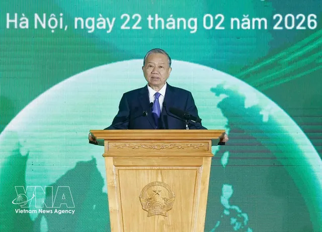 Party leader attends launch of tree planting festival in Hanoi - Ảnh 1.