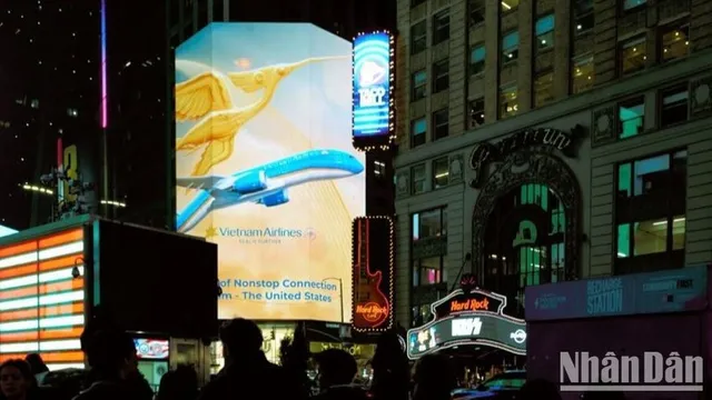 Images of Viet Nam shine at Times Square - Ảnh 1.
