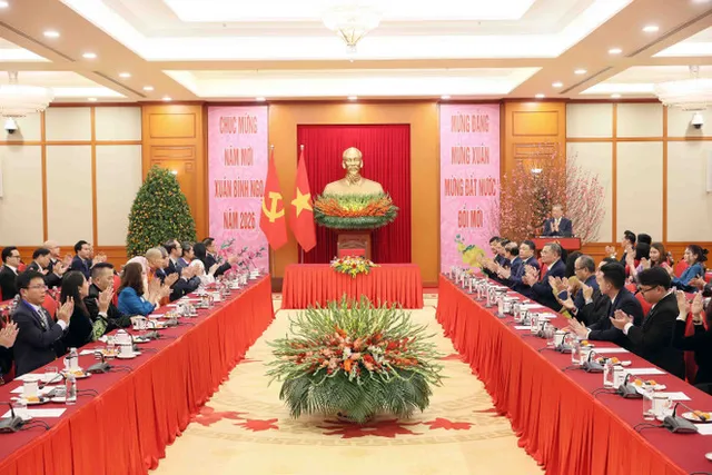 Party leader calls on OVs to join hands in building prosperous, happy nation - Ảnh 1.