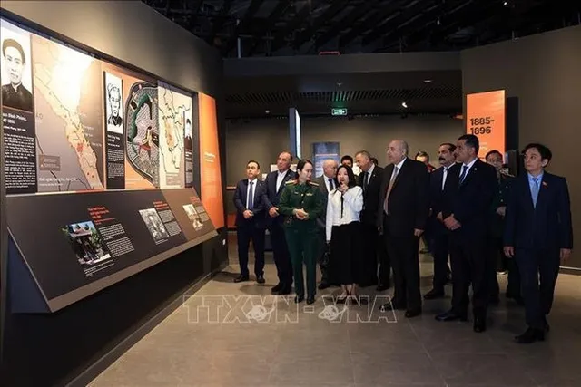 Jordanian House Speaker visits Vietnam Military History Museum - Ảnh 1.