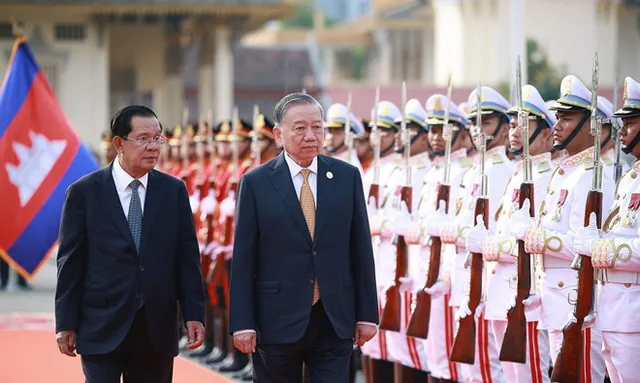 Party chief’s state visits to Laos, Cambodia elevate neighbourly relations to new heights: FM - Ảnh 1.