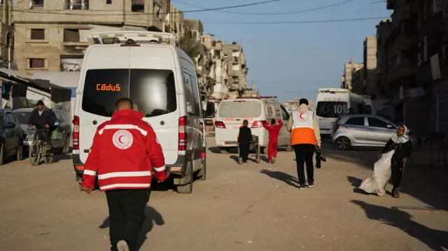 Israel tuyên bố mở lại cửa khẩu, cho phép vận chuyển hàng cứu trợ nhân đạo vào Gaza - Ảnh 1. Israel tuyên bố mở lại cửa khẩu, cho phép vận chuyển hàng cứu trợ nhân đạo vào Gaza - Ảnh 1.