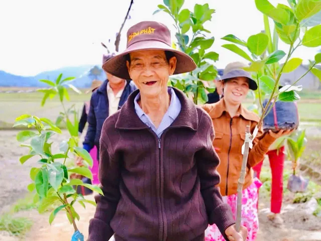 Kindness Bus in February Sows Seeds of Hope on Rebuilt Rooftops in Dak Lak - Ảnh 6.