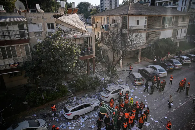 CẬP NHẬT Xung đột tại Trung Đông: Iran tiếp tục phóng tên lửa vào Israel - Ảnh 1.