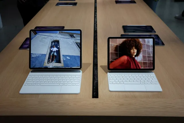 Apple trình làng MacBook Neo giá rẻ cùng iPhone 17e và iPad Air mới - Ảnh 2.