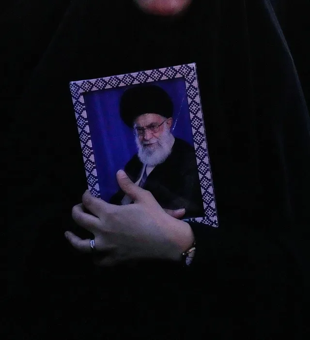 Iran hoãn tổ chức quốc tang Lãnh tụ Khamenei - Ảnh 2.