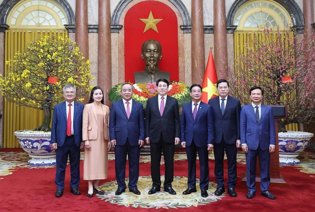 State leader extends Lunar New Year greetings to Presidential Office staff - Ảnh 1.