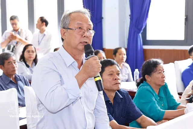 Top legislator meets with Ho Chi Minh City voters, pledging to address urgent issues - Ảnh 1.