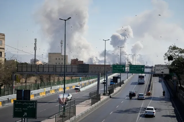 Israel tấn công các địa điểm phóng tên lửa ngầm của Iran trong giai đoạn 2 của cuộc chiến- Ảnh 1. Israel tấn công các địa điểm phóng tên lửa ngầm của Iran trong giai đoạn 2 của cuộc chiến- Ảnh 1.