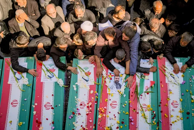 Israel gia tăng không kích, hơn 3.600 khu dân sự tại Iran bị hư hại do trúng bom và tên lửa - Ảnh 4.