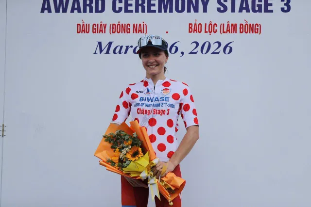 Komina Marina giành Áo Chấm Đỏ sau chặng 3 Giải xe đạp Biwase Tour of Vietnam 2026- Ảnh 3. Komina Marina giành Áo Chấm Đỏ sau chặng 3 Giải xe đạp Biwase Tour of Vietnam 2026- Ảnh 3.