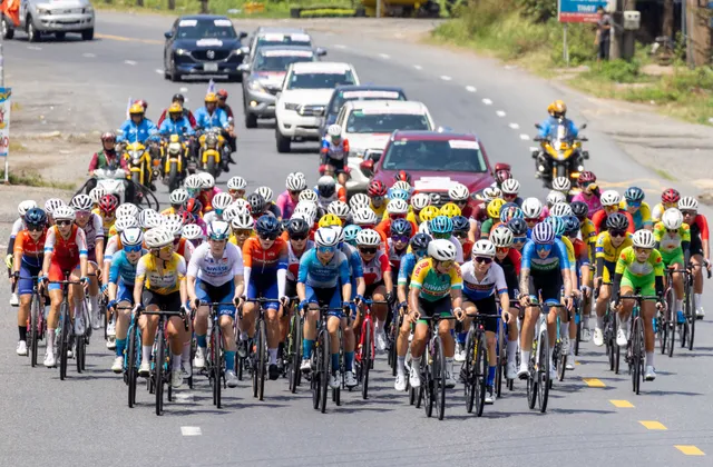 Komina Marina giành Áo Chấm Đỏ sau chặng 3 Giải xe đạp Biwase Tour of Vietnam 2026- Ảnh 2. Komina Marina giành Áo Chấm Đỏ sau chặng 3 Giải xe đạp Biwase Tour of Vietnam 2026- Ảnh 2.