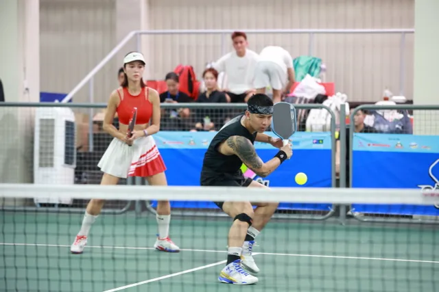Giải pickleball với thể thức độc, lạ thu hút các cặp đôi nghệ sĩ và vận động viên nổi tiếng- Ảnh 4.
