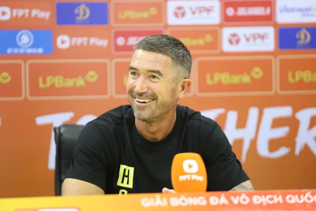 HLV Harry Kewell và HLV Văn Sỹ Sơn nói gì sau trận Hà Nội FC - SLNA?- Ảnh 2. HLV Harry Kewell và HLV Văn Sỹ Sơn nói gì sau trận Hà Nội FC - SLNA?- Ảnh 2.