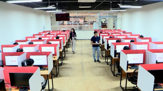 Vì sao sai 9 câu vẫn đạt gần 100 điểm trong kỳ thi TSA? - Ảnh 1.
