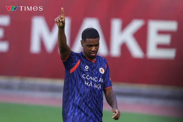 Thắng kịch tính Ninh Bình, Công an Hà Nội giữ vững ngôi đầu V.League 2025-2026- Ảnh 1. Thắng kịch tính Ninh Bình, Công an Hà Nội giữ vững ngôi đầu V.League 2025-2026- Ảnh 1.