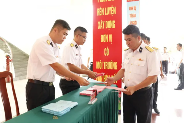 Cập nhật Ngày bầu cử 15/3: Cử tri cả nước bắt đầu tham gia bỏ phiếu - Ảnh 6.