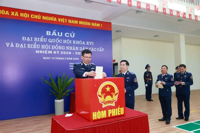 Cập nhật Ngày bầu cử 15/3: Cử tri cả nước bắt đầu tham gia bỏ phiếu - Ảnh 1.