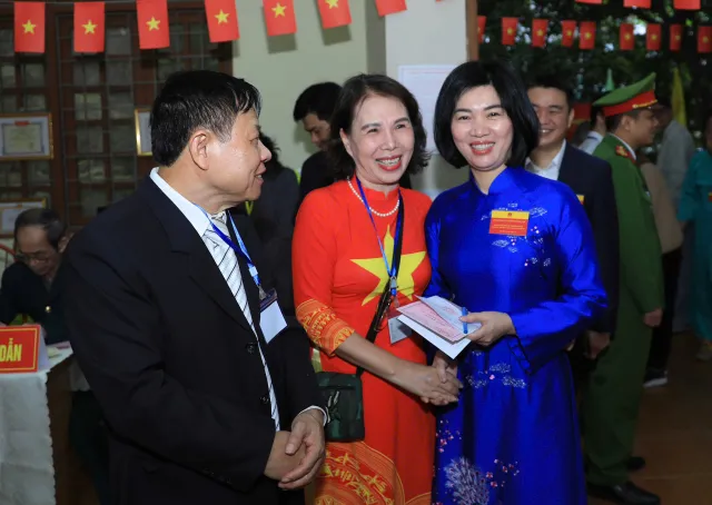 Cập nhật Ngày bầu cử 15/3: Cử tri cả nước nô nức thực hiện quyền công dân - Ảnh 2.